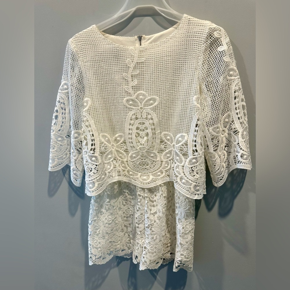 Muse White Shorts Romper Outfit Embroidered Lace 3/4 Sleeves Sz 2